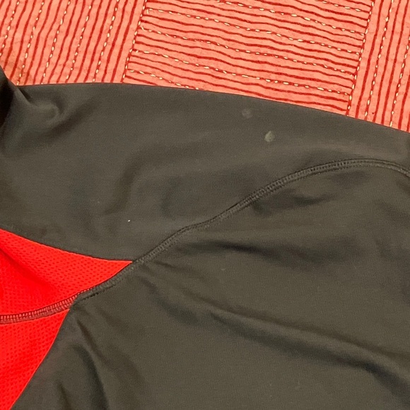 Saucony XL men’s sweater Performance with Quarter-Zip front pocket at top left. - Picture 15 of 16